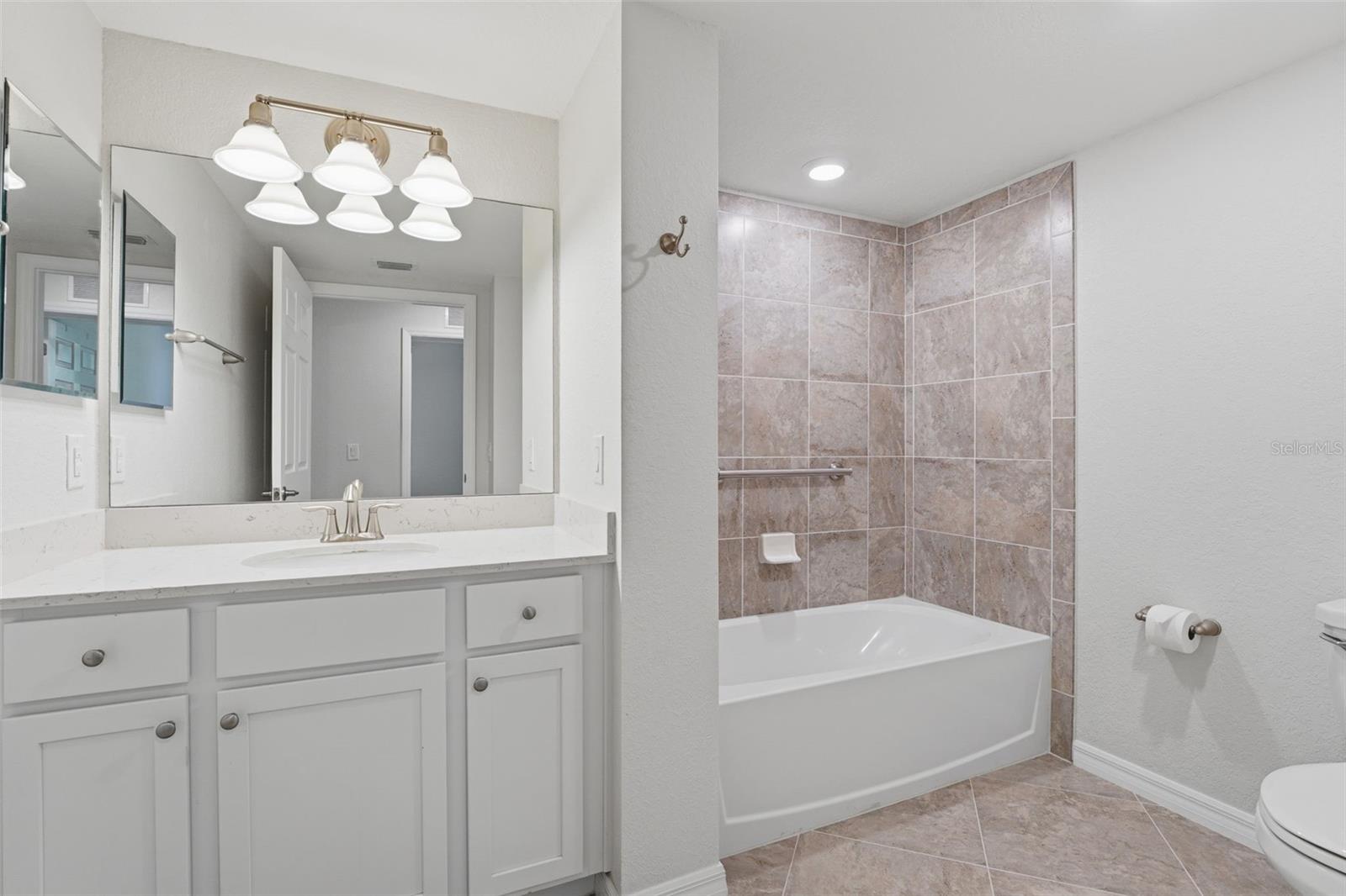 Image 32 of 97 For 10792 Tarflower Drive 101