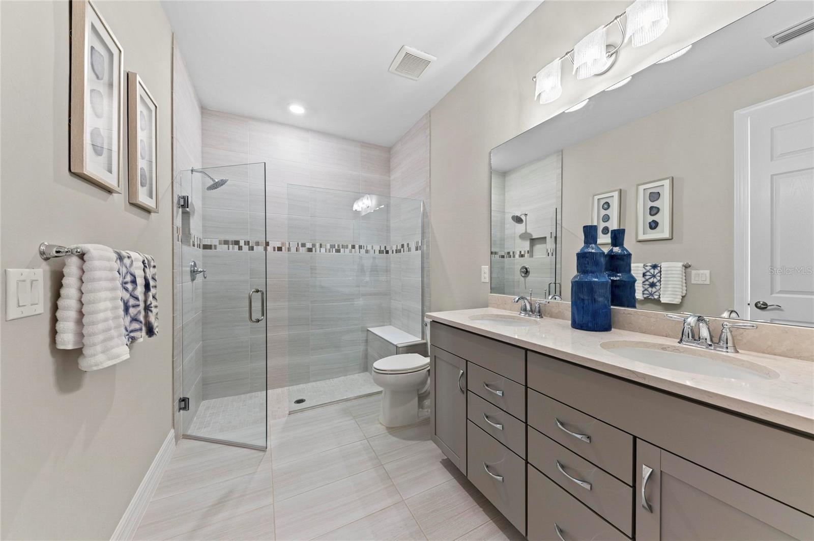 Image 32 of 71 For 13837 Vadini Street