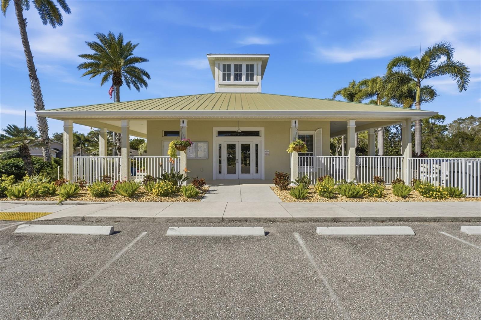 Image 38 of 51 For 9419 Carnaby Drive