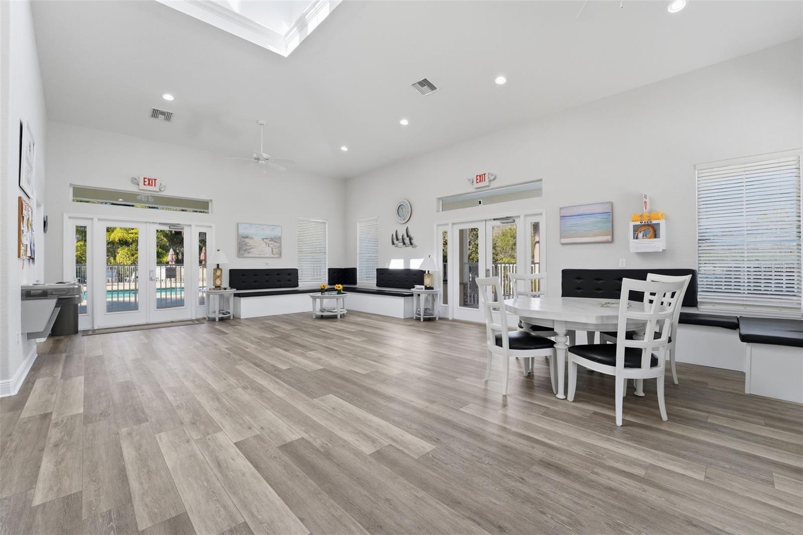 Image 39 of 51 For 9419 Carnaby Drive