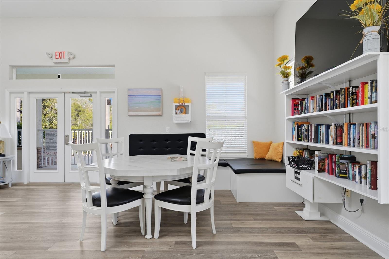 Image 40 of 51 For 9419 Carnaby Drive