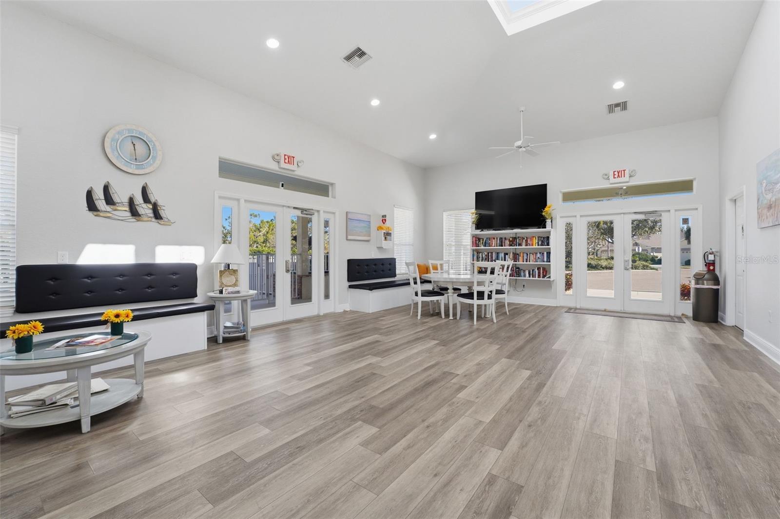 Image 41 of 51 For 9419 Carnaby Drive