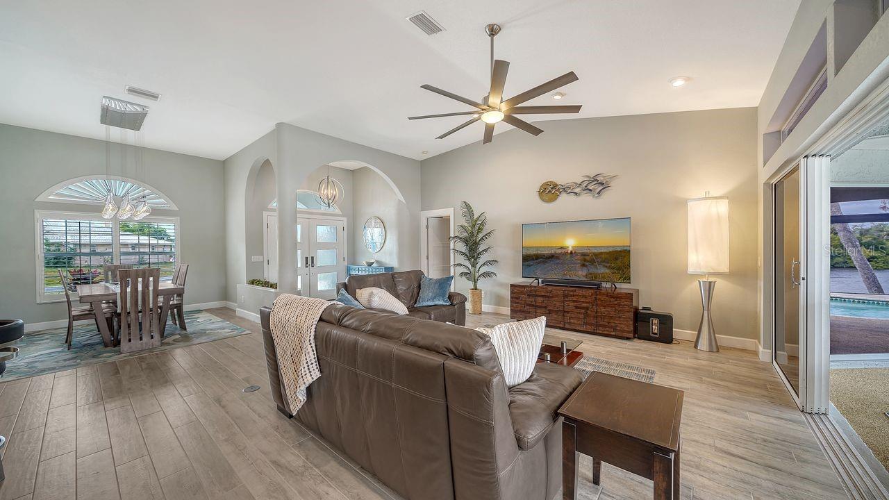 Image 15 of 46 For 4216 Bur Street