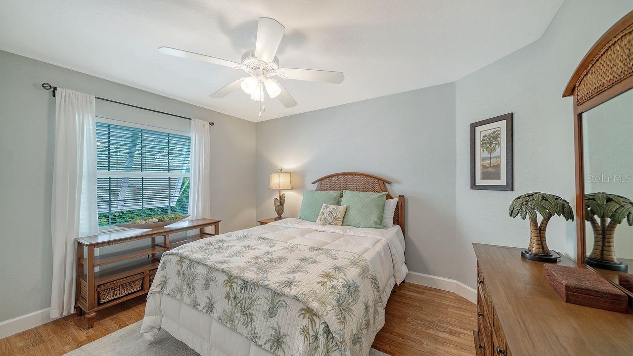 Image 26 of 46 For 4216 Bur Street