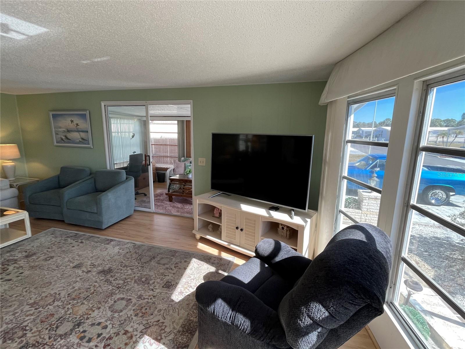 Image 22 of 46 For 511 Cervina Drive N