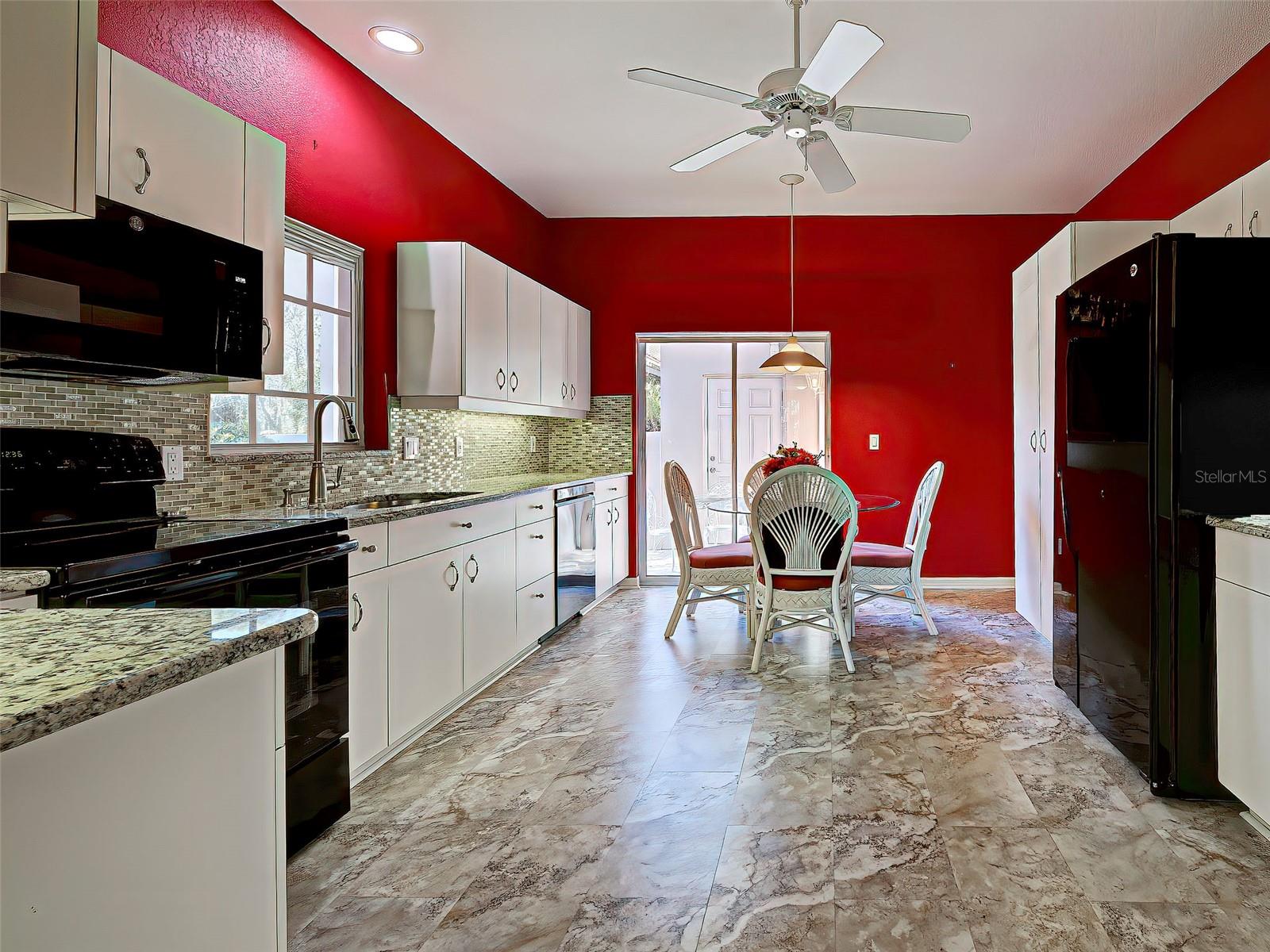 Image 24 of 93 For 1275 Berkshire Circle