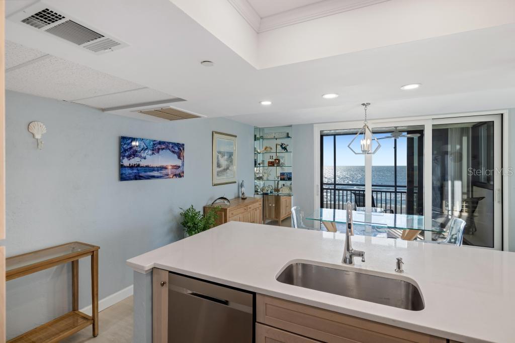 Image 11 of 77 For 627 Alhambra Road 604