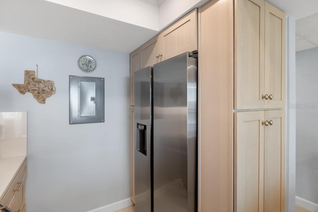 Image 13 of 77 For 627 Alhambra Road 604