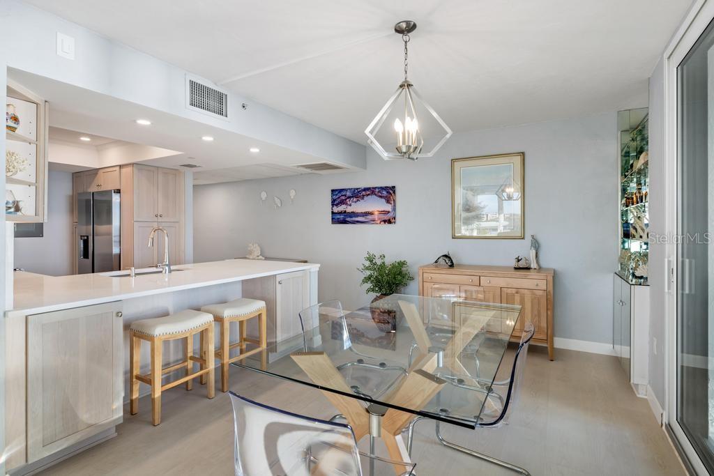 Image 14 of 77 For 627 Alhambra Road 604