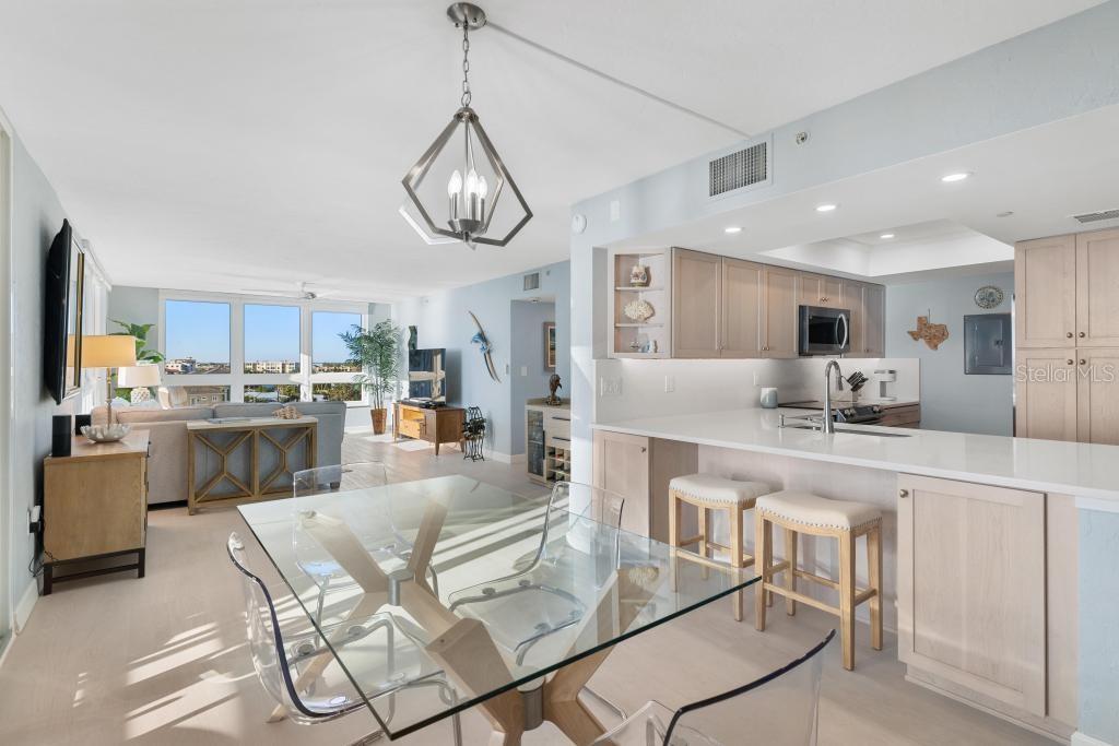 Image 16 of 77 For 627 Alhambra Road 604