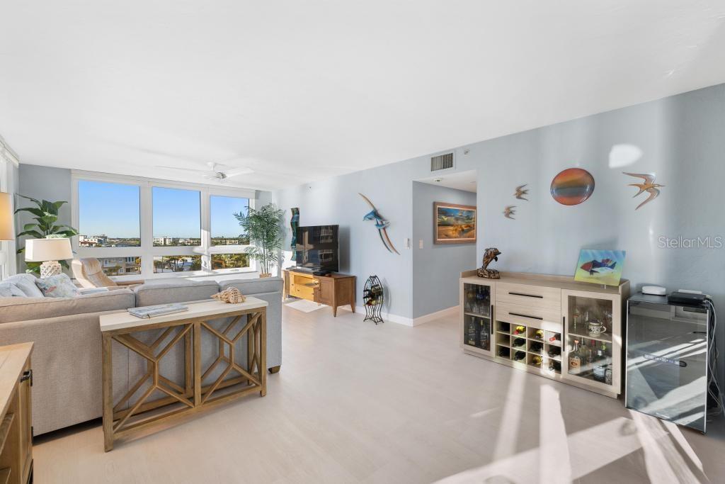 Image 19 of 77 For 627 Alhambra Road 604