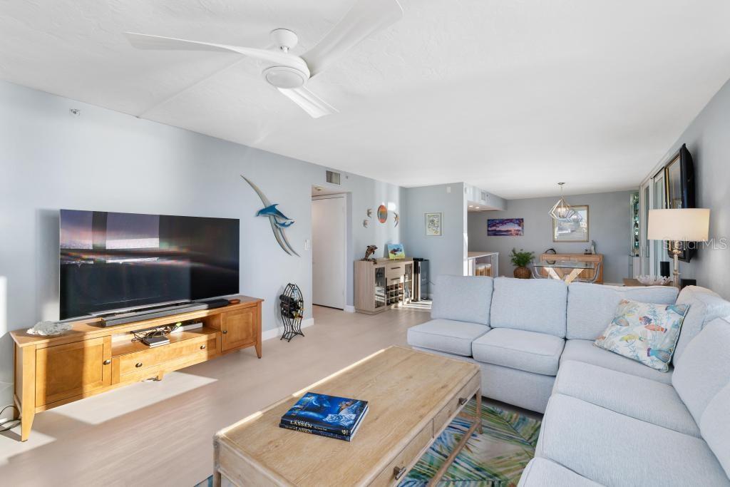 Image 25 of 77 For 627 Alhambra Road 604