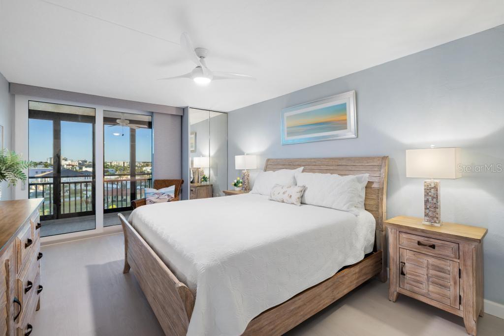 Image 27 of 77 For 627 Alhambra Road 604