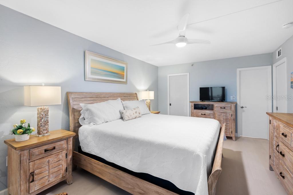 Image 29 of 77 For 627 Alhambra Road 604