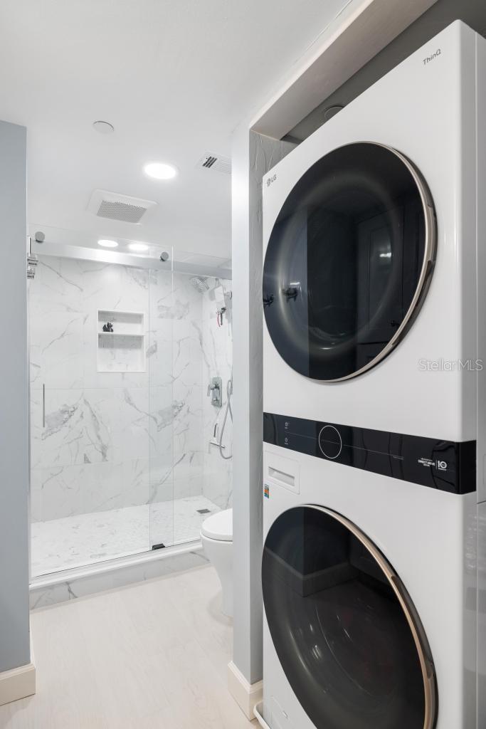 Image 36 of 77 For 627 Alhambra Road 604