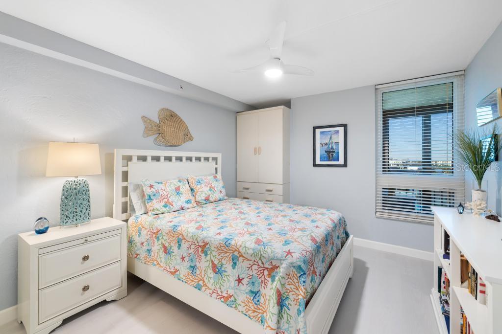 Image 38 of 77 For 627 Alhambra Road 604