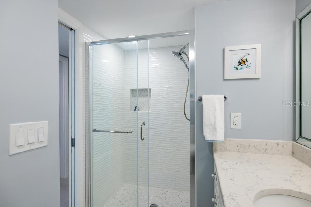 Image 42 of 77 For 627 Alhambra Road 604