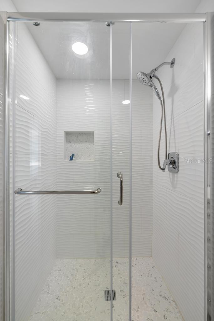 Image 43 of 77 For 627 Alhambra Road 604