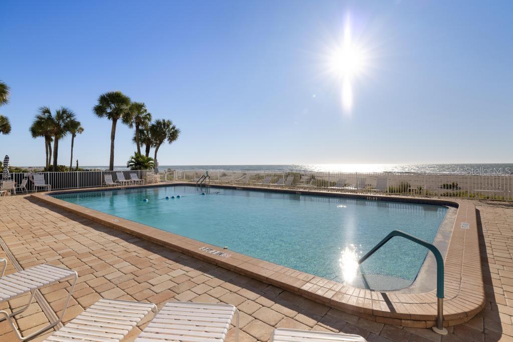 Image 48 of 77 For 627 Alhambra Road 604