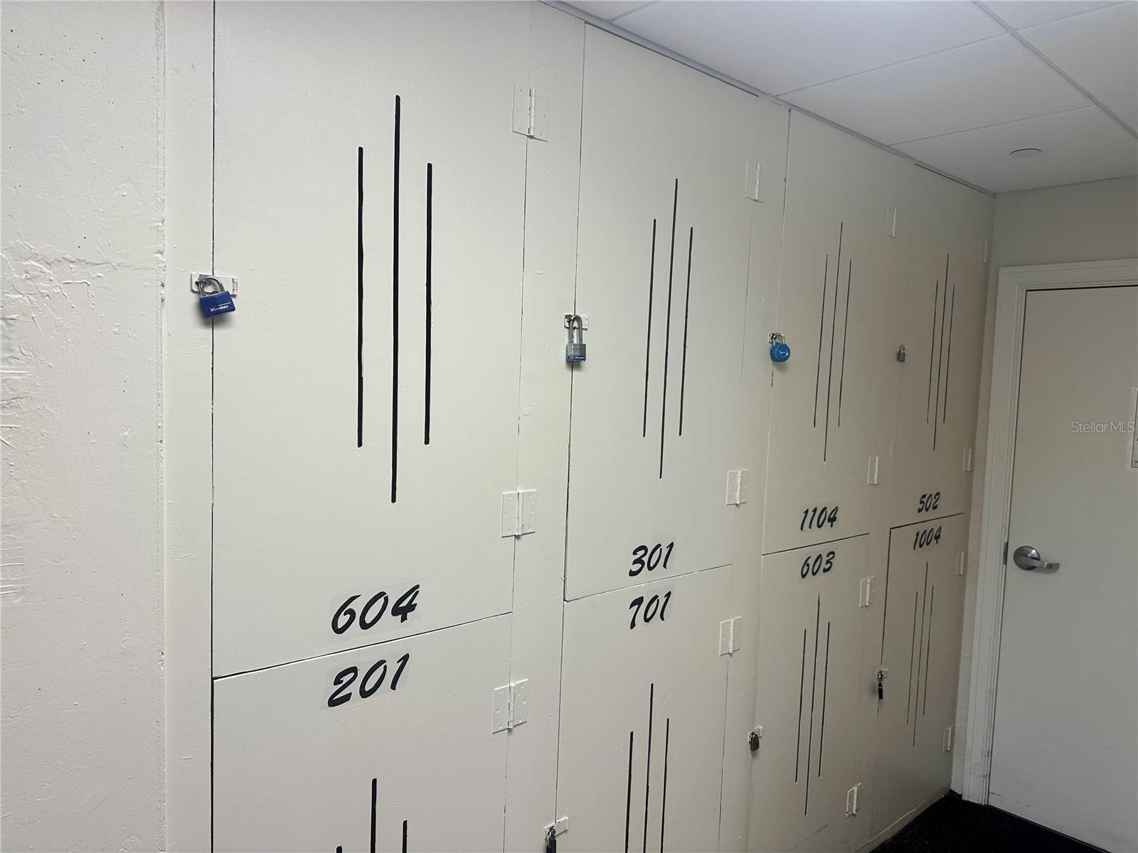 Image 52 of 77 For 627 Alhambra Road 604