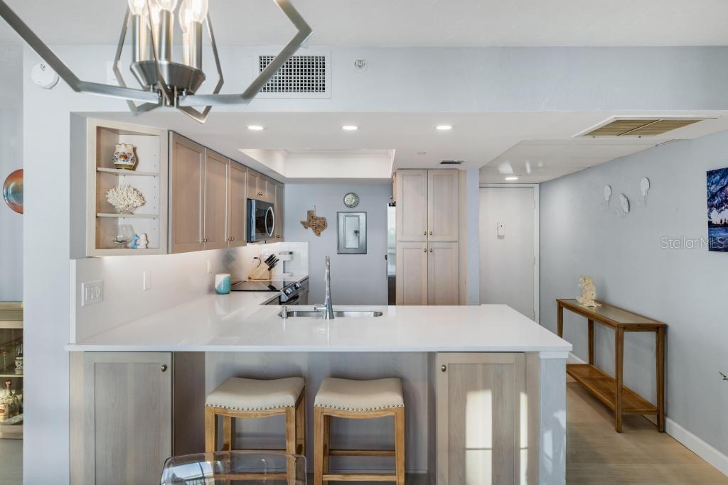 Image 7 of 77 For 627 Alhambra Road 604