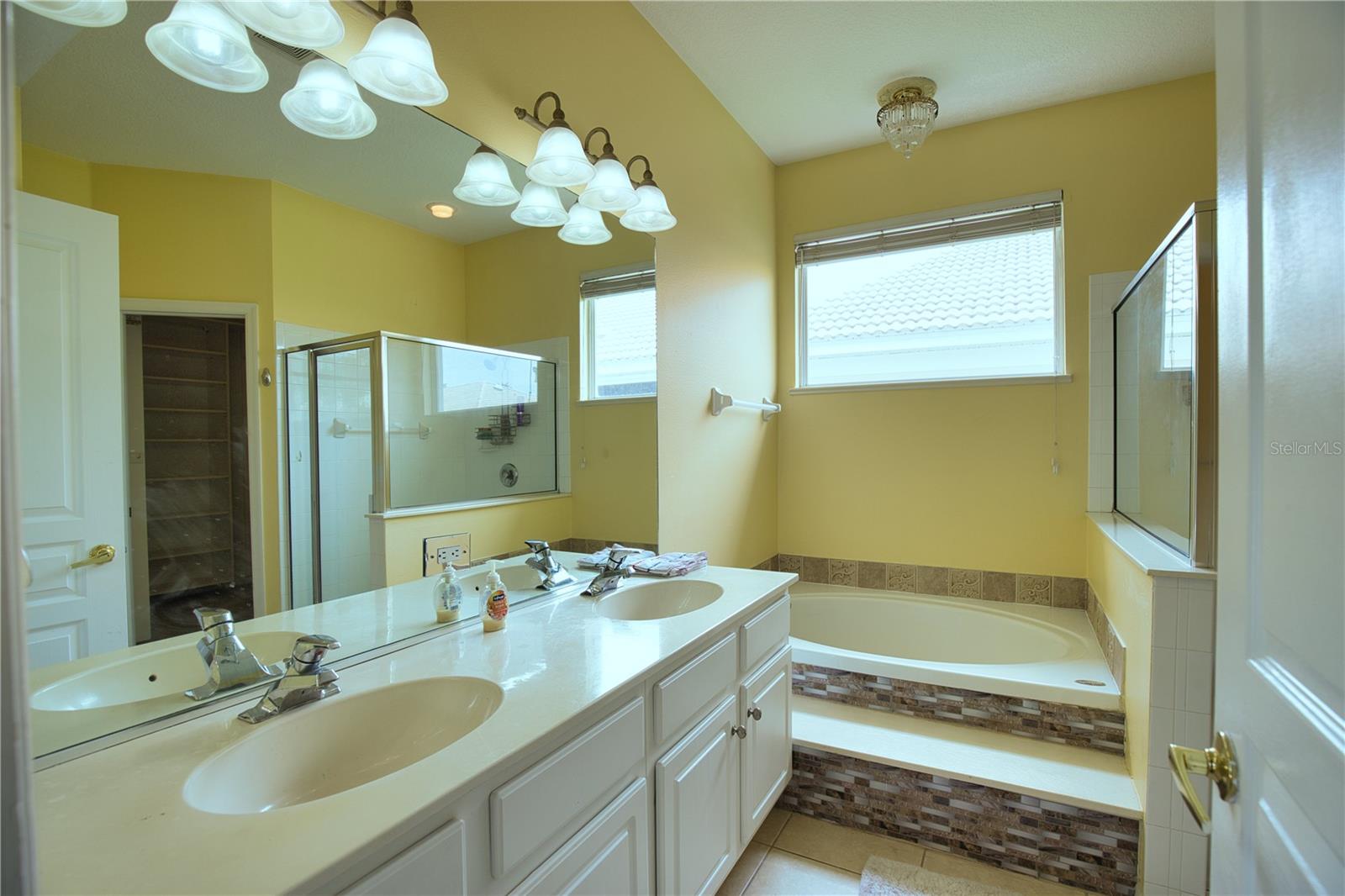 Image 19 of 40 For 175 Braemar Avenue