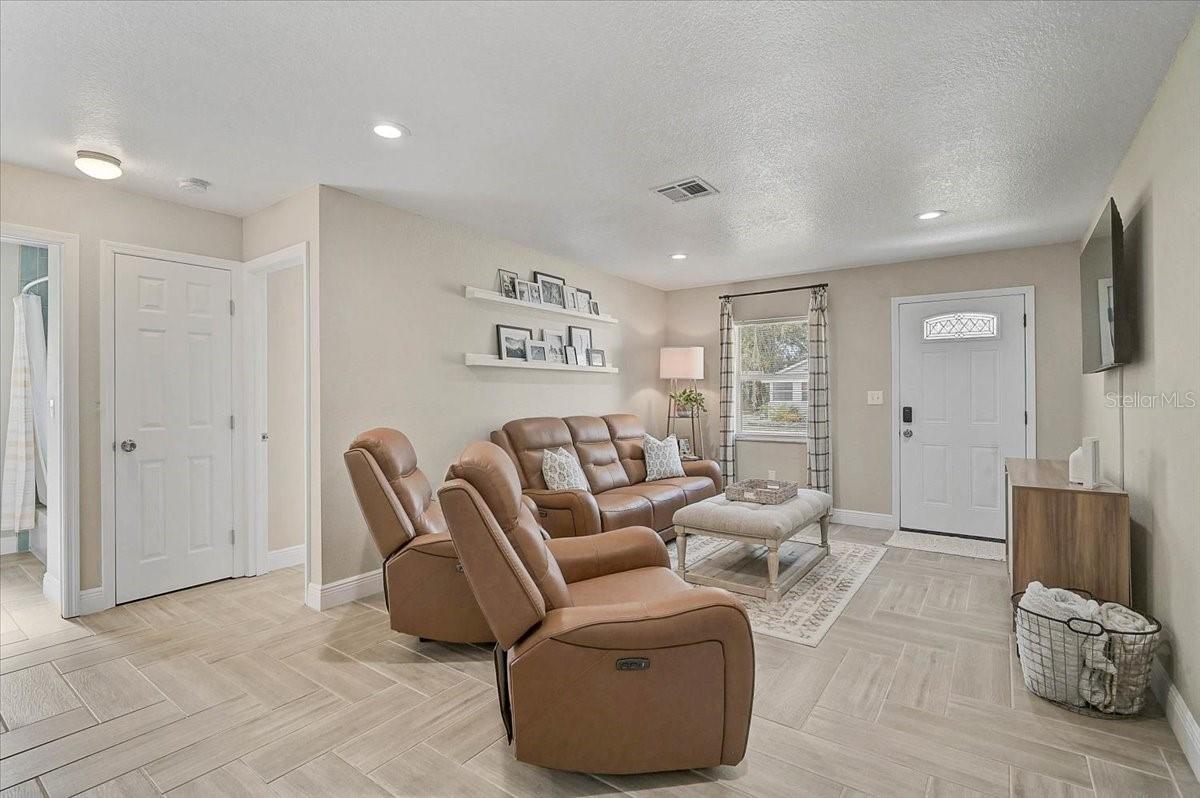 Image 6 of 34 For 2832 Osprey Avenue