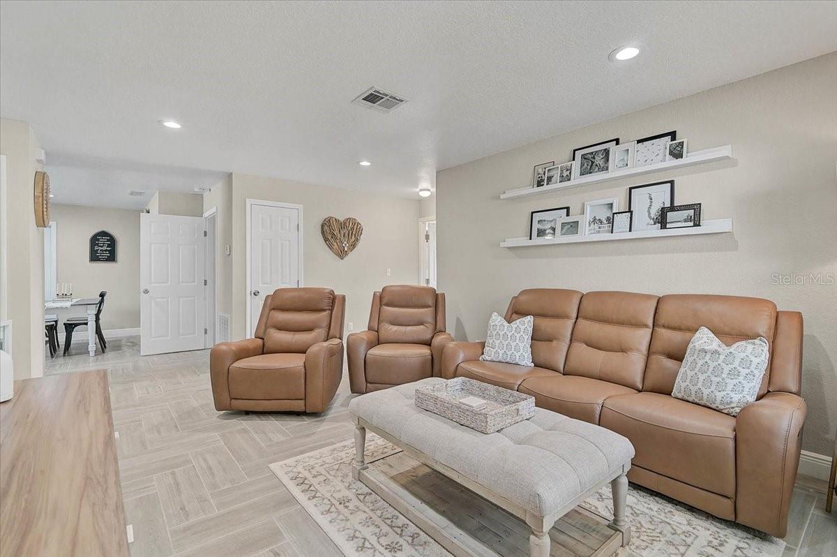 Image 7 of 34 For 2832 Osprey Avenue