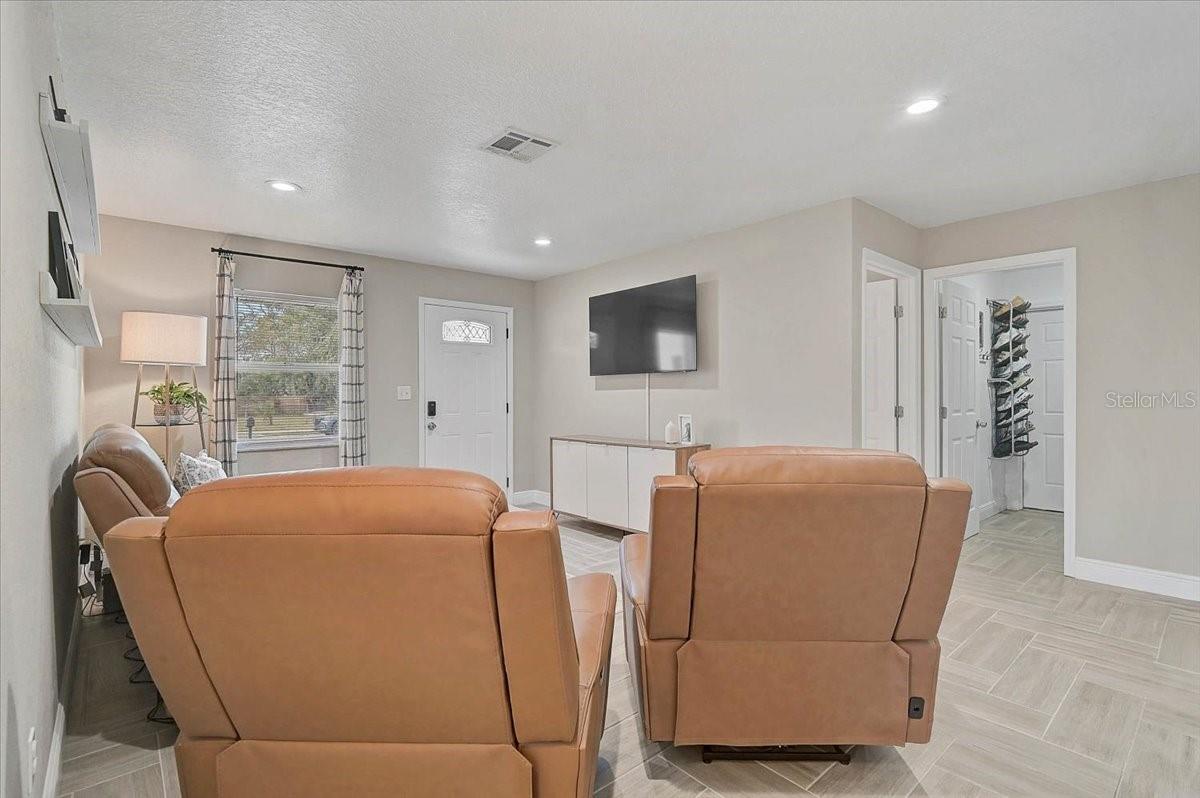 Image 9 of 34 For 2832 Osprey Avenue