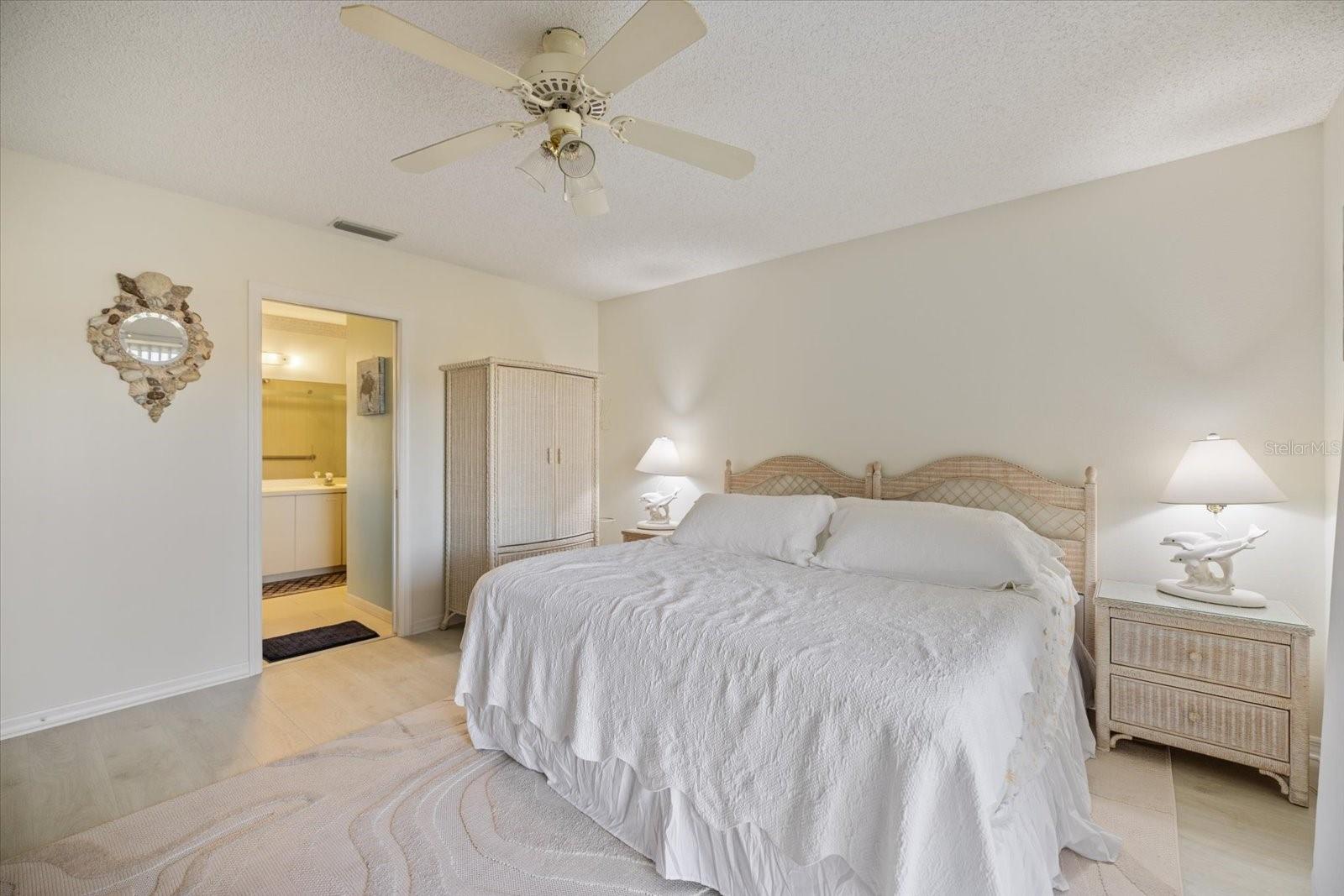 Image 23 of 37 For 880 Bird Bay Drive W 106