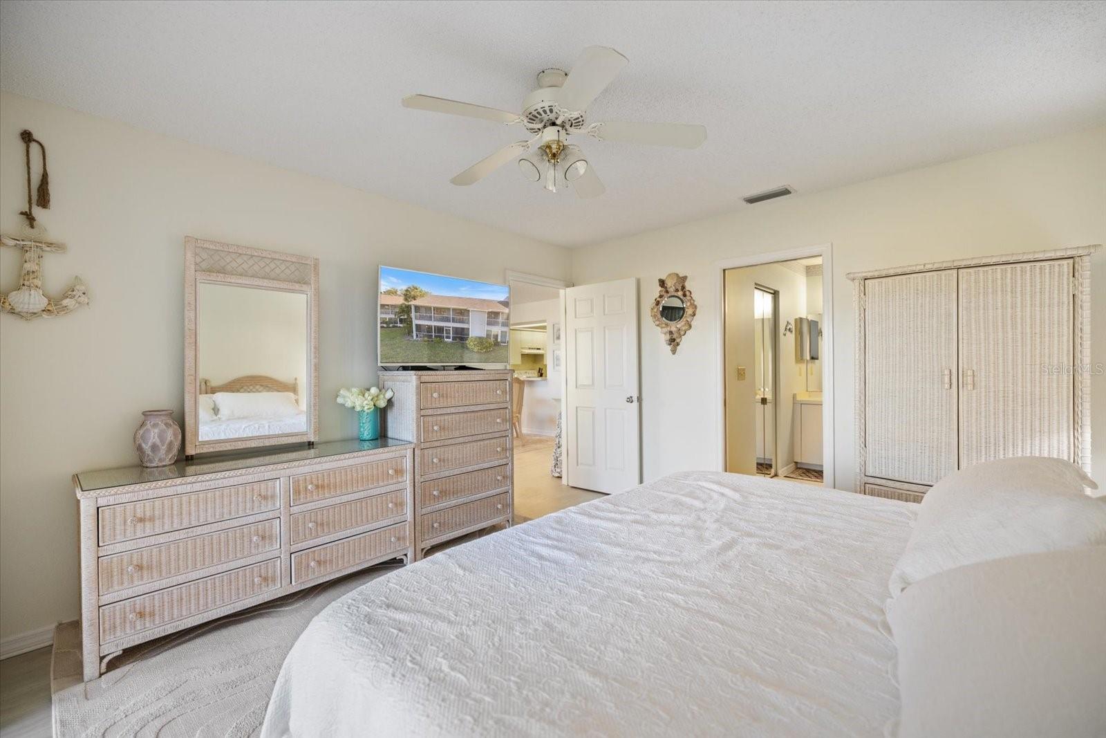 Image 24 of 37 For 880 Bird Bay Drive W 106