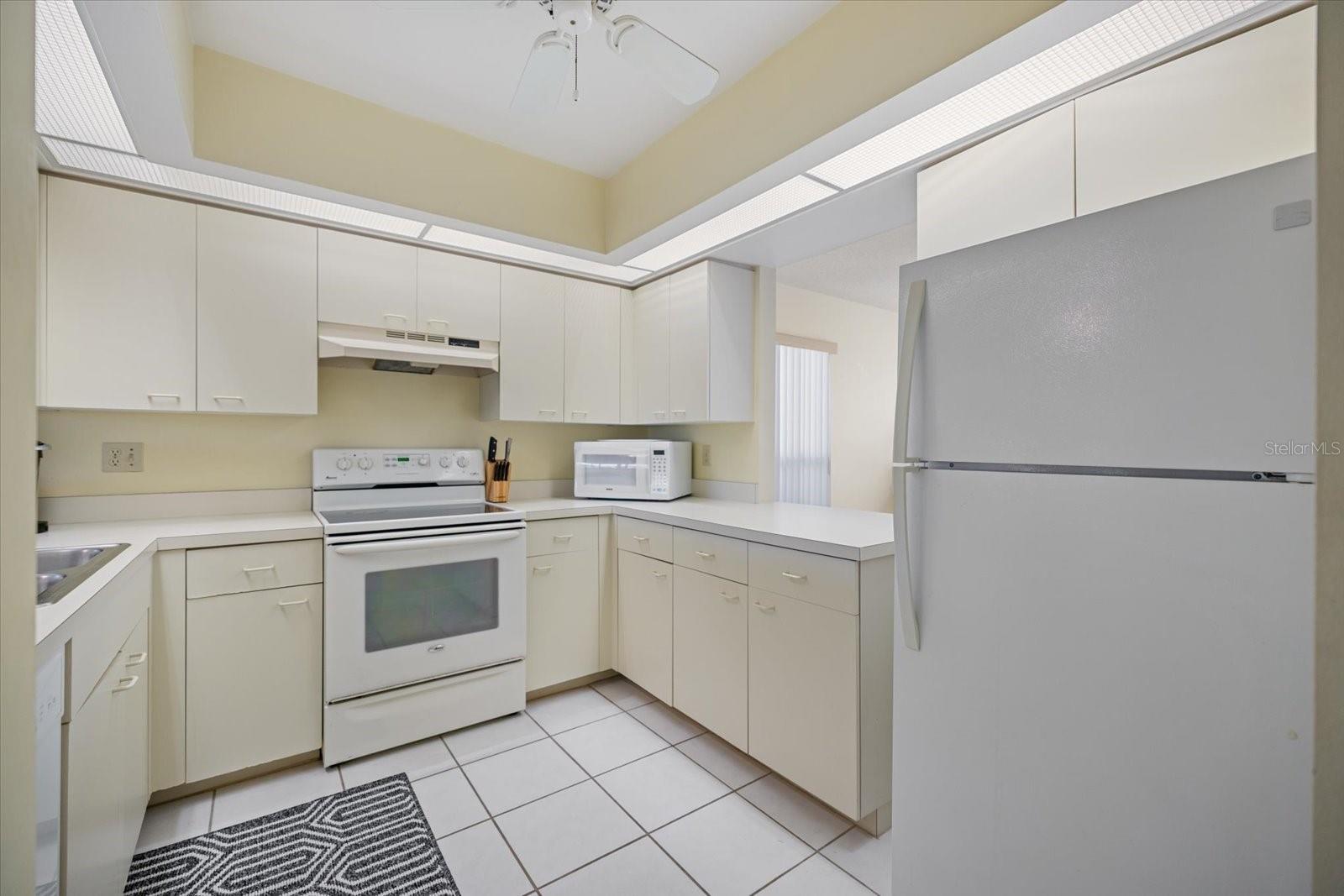 Image 6 of 37 For 880 Bird Bay Drive W 106