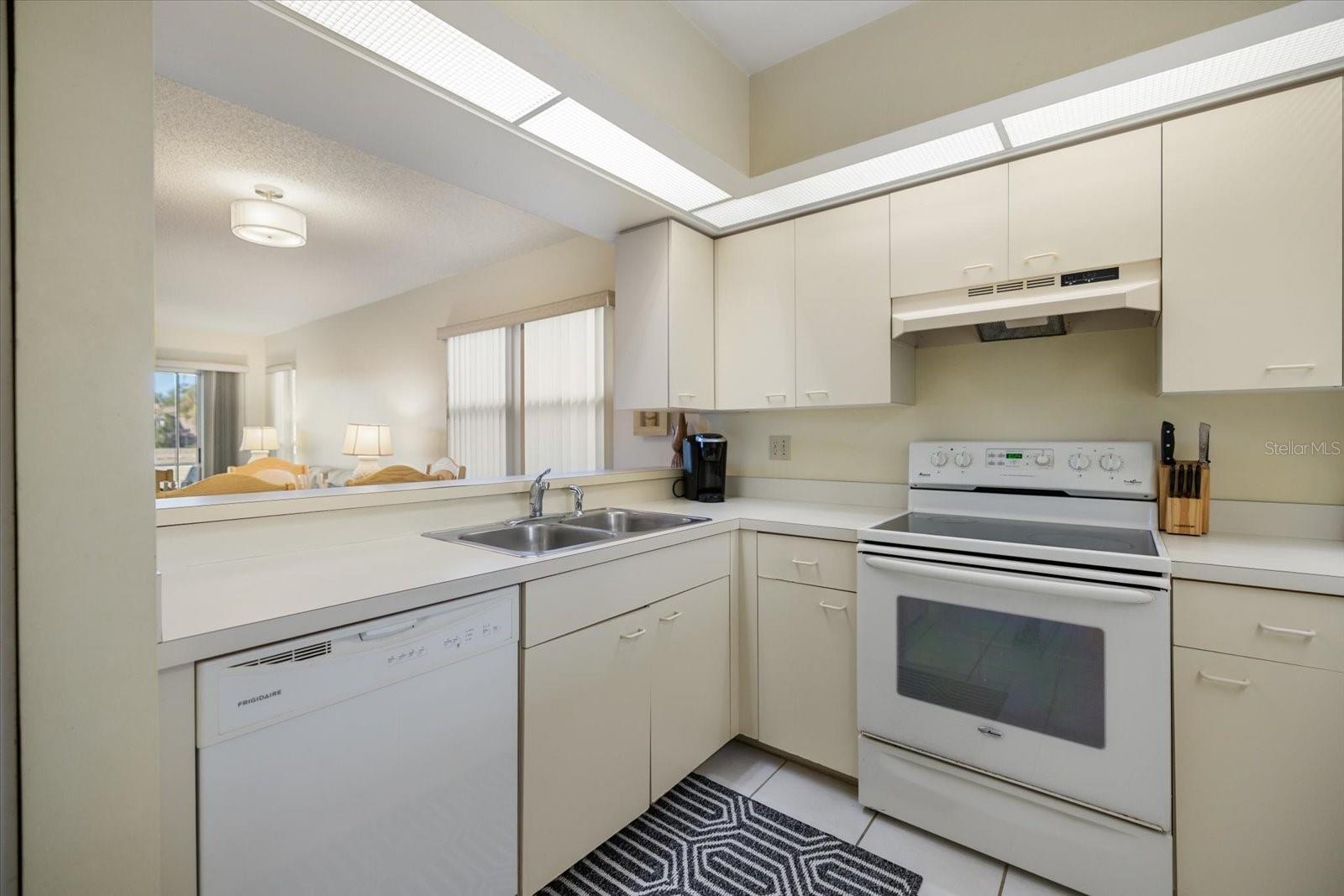 Image 7 of 37 For 880 Bird Bay Drive W 106