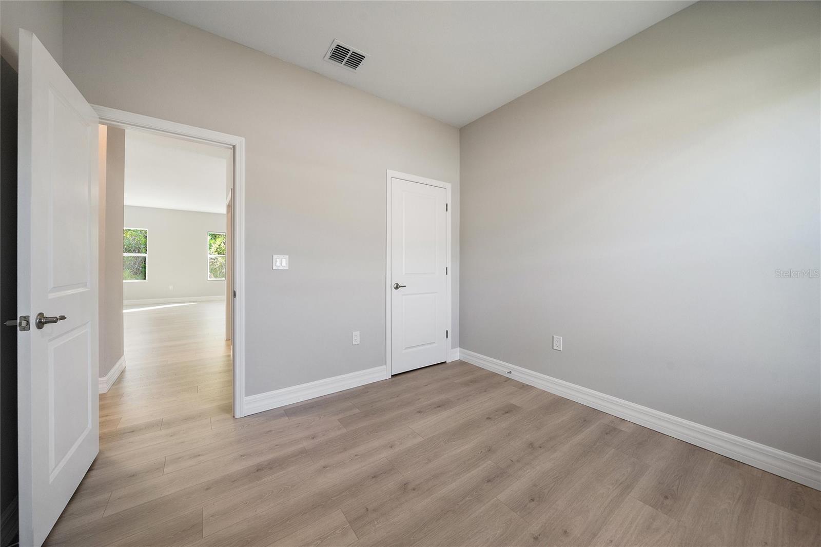 Image 17 of 43 For 196 Jennifer Drive