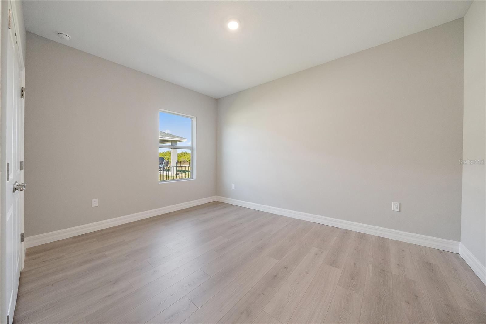 Image 19 of 43 For 196 Jennifer Drive