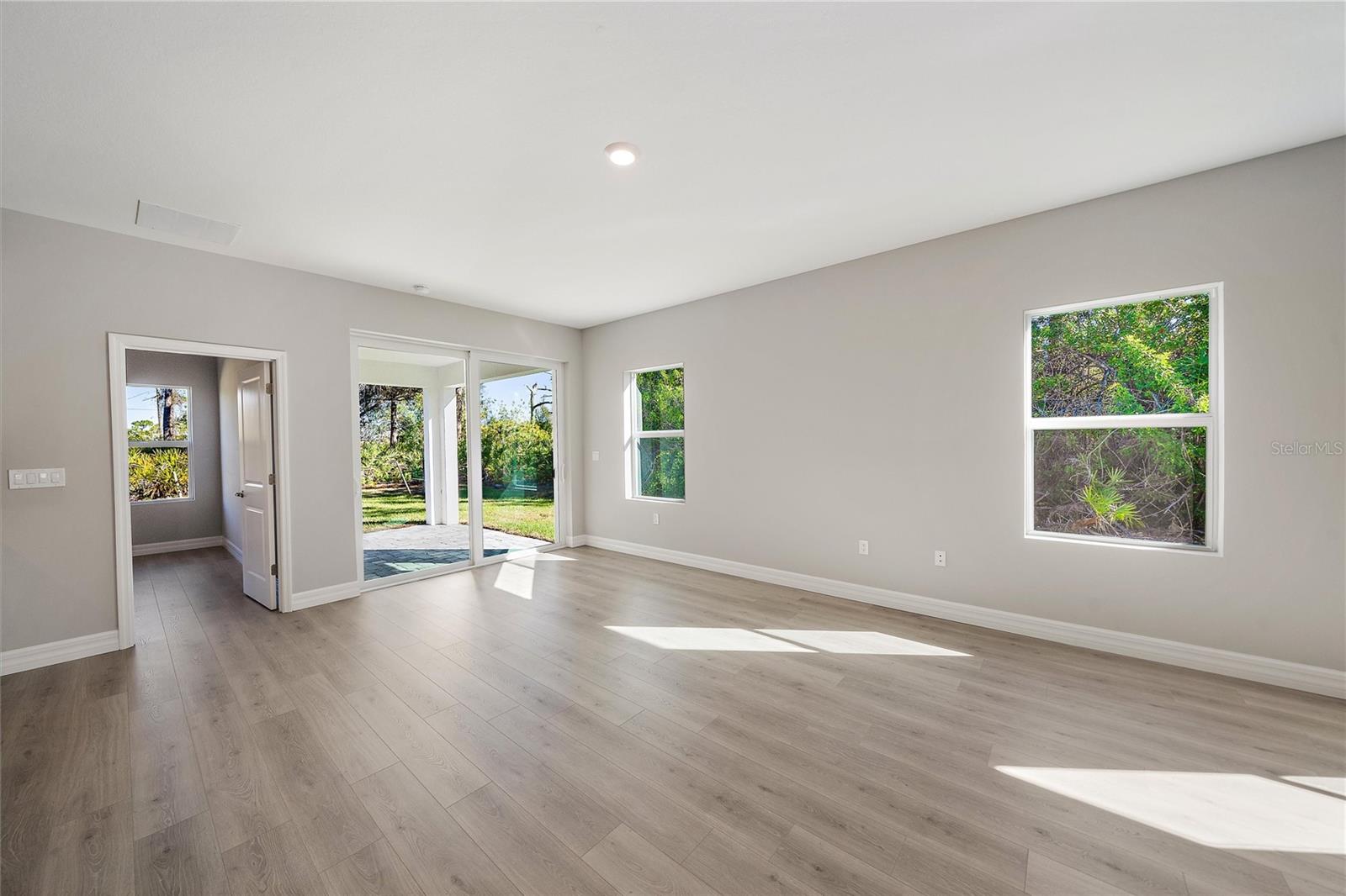 Image 23 of 43 For 196 Jennifer Drive