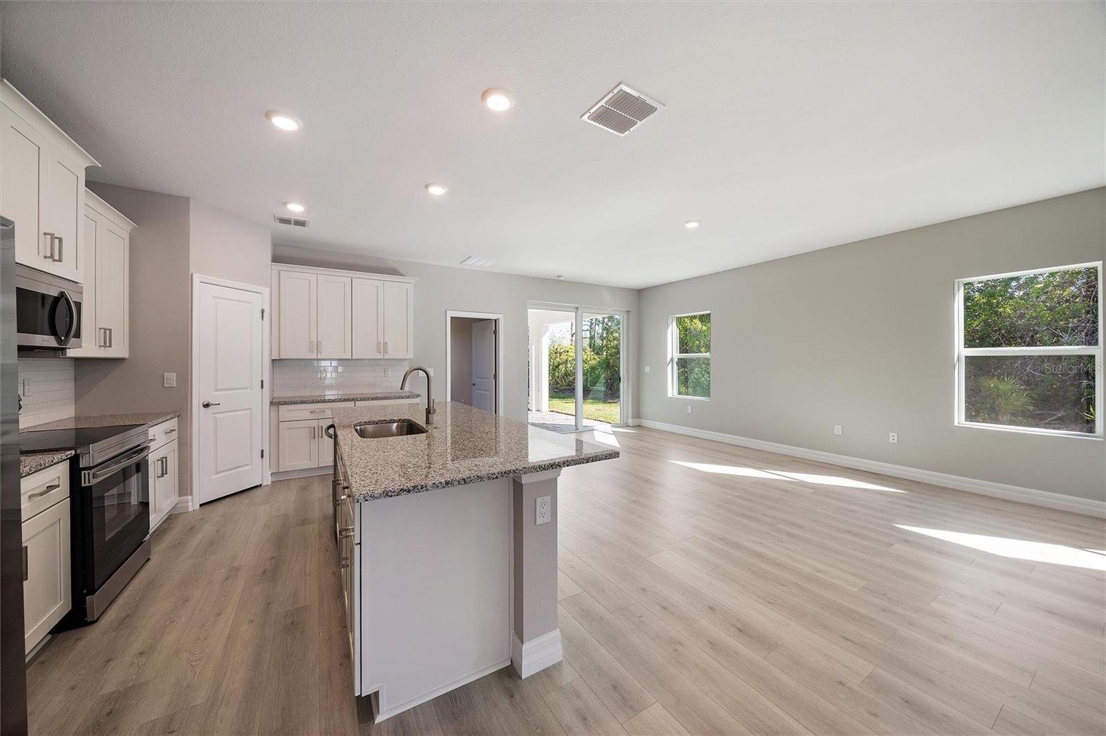 Image 24 of 43 For 196 Jennifer Drive