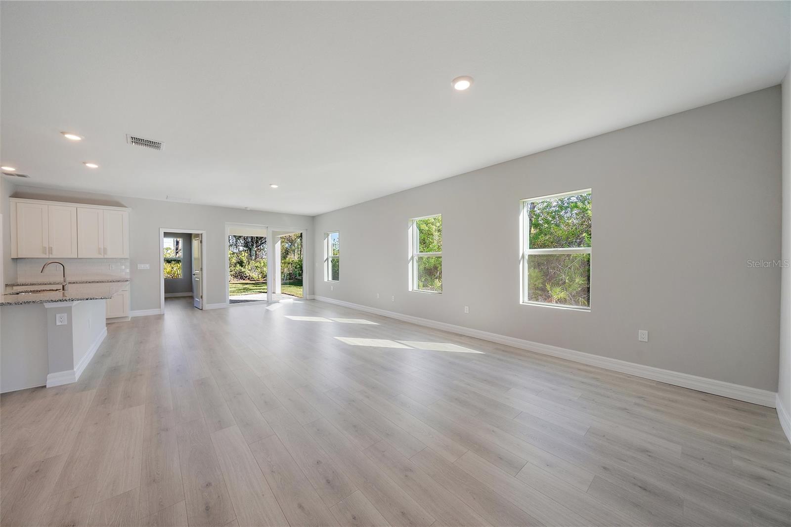 Image 4 of 43 For 196 Jennifer Drive