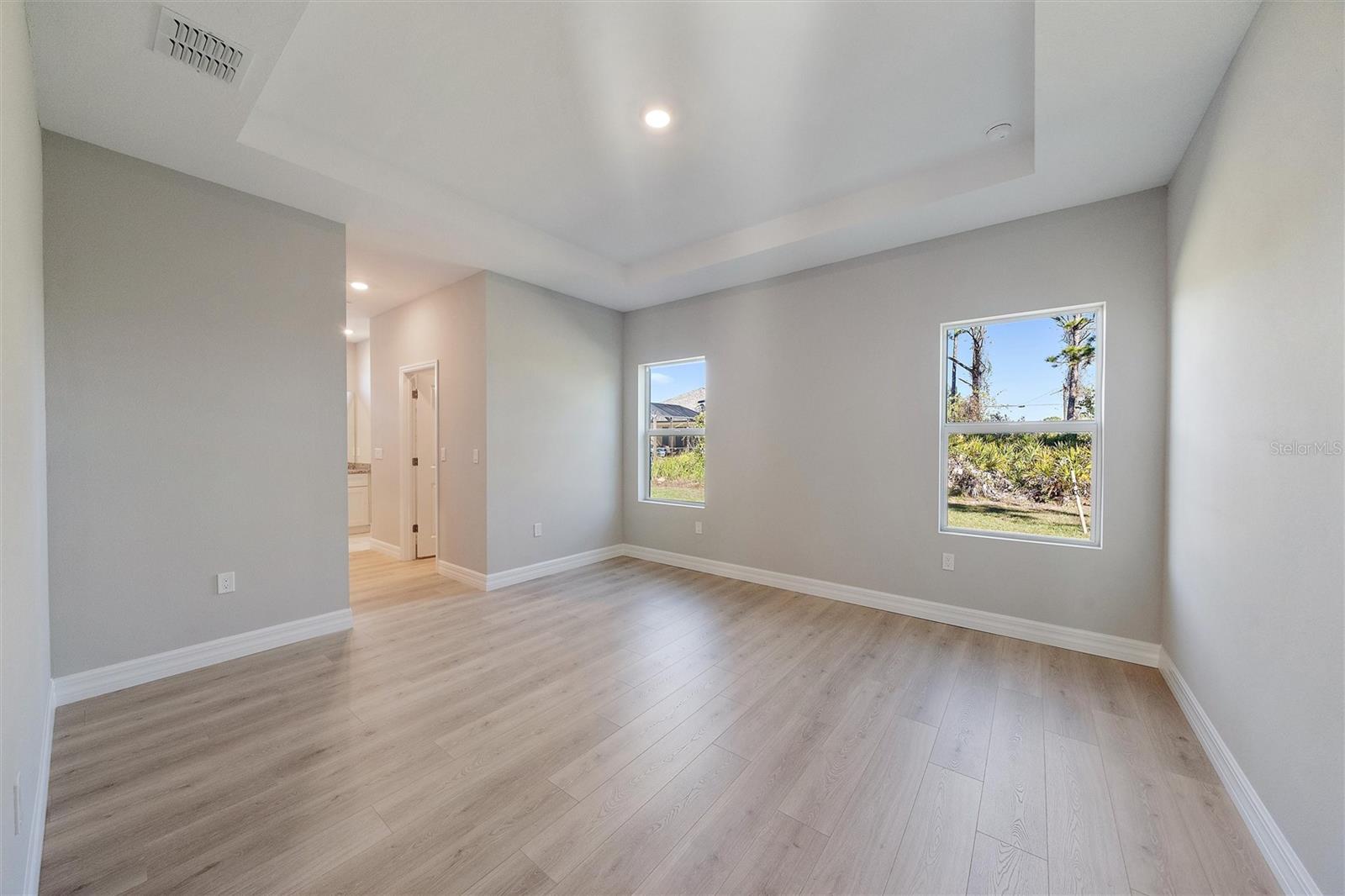 Image 7 of 43 For 196 Jennifer Drive