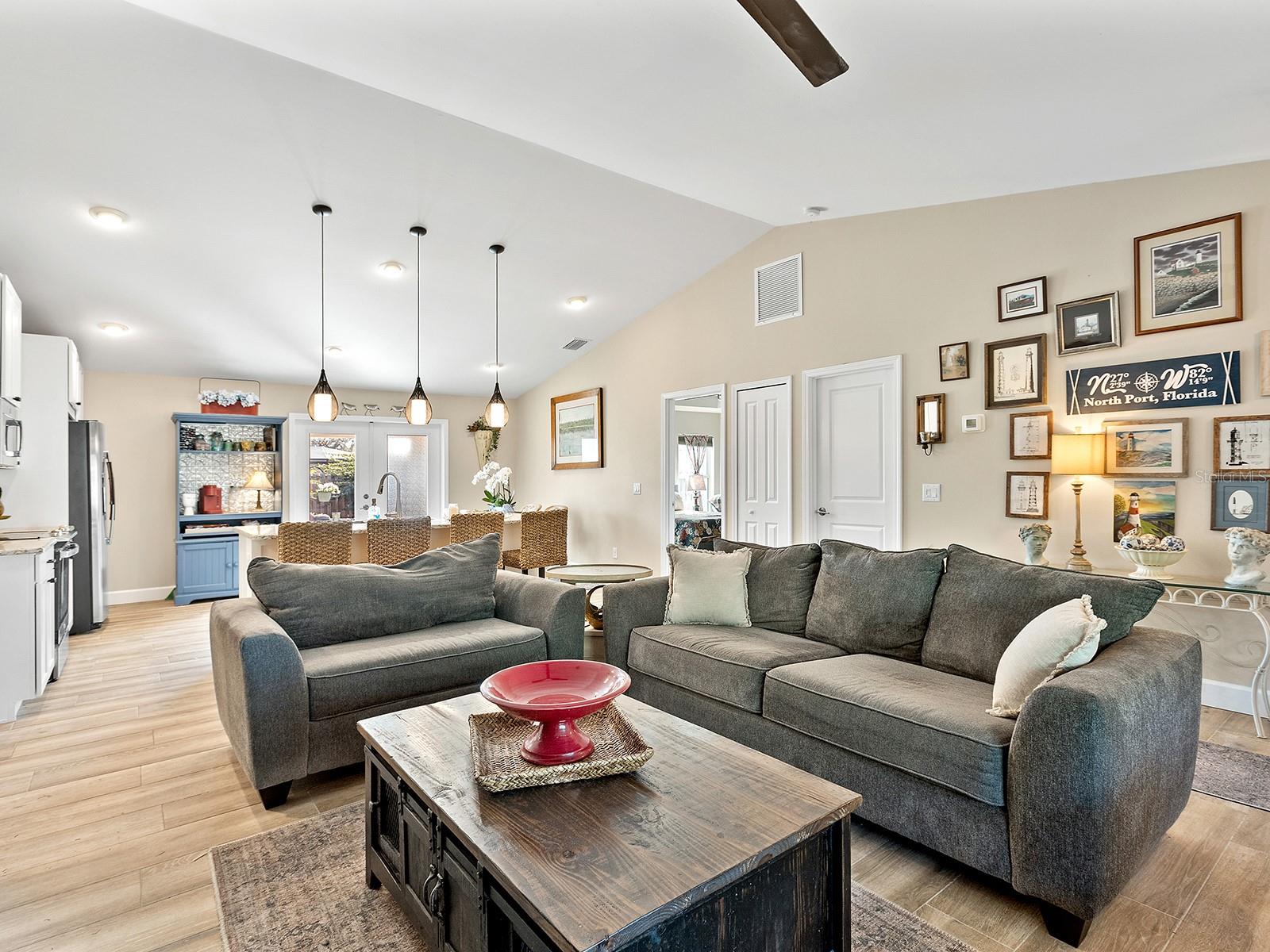 Image 7 of 27 For 3784 Fontainebleau Street