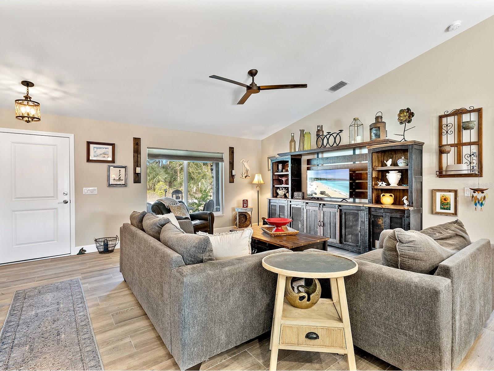 Image 8 of 27 For 3784 Fontainebleau Street