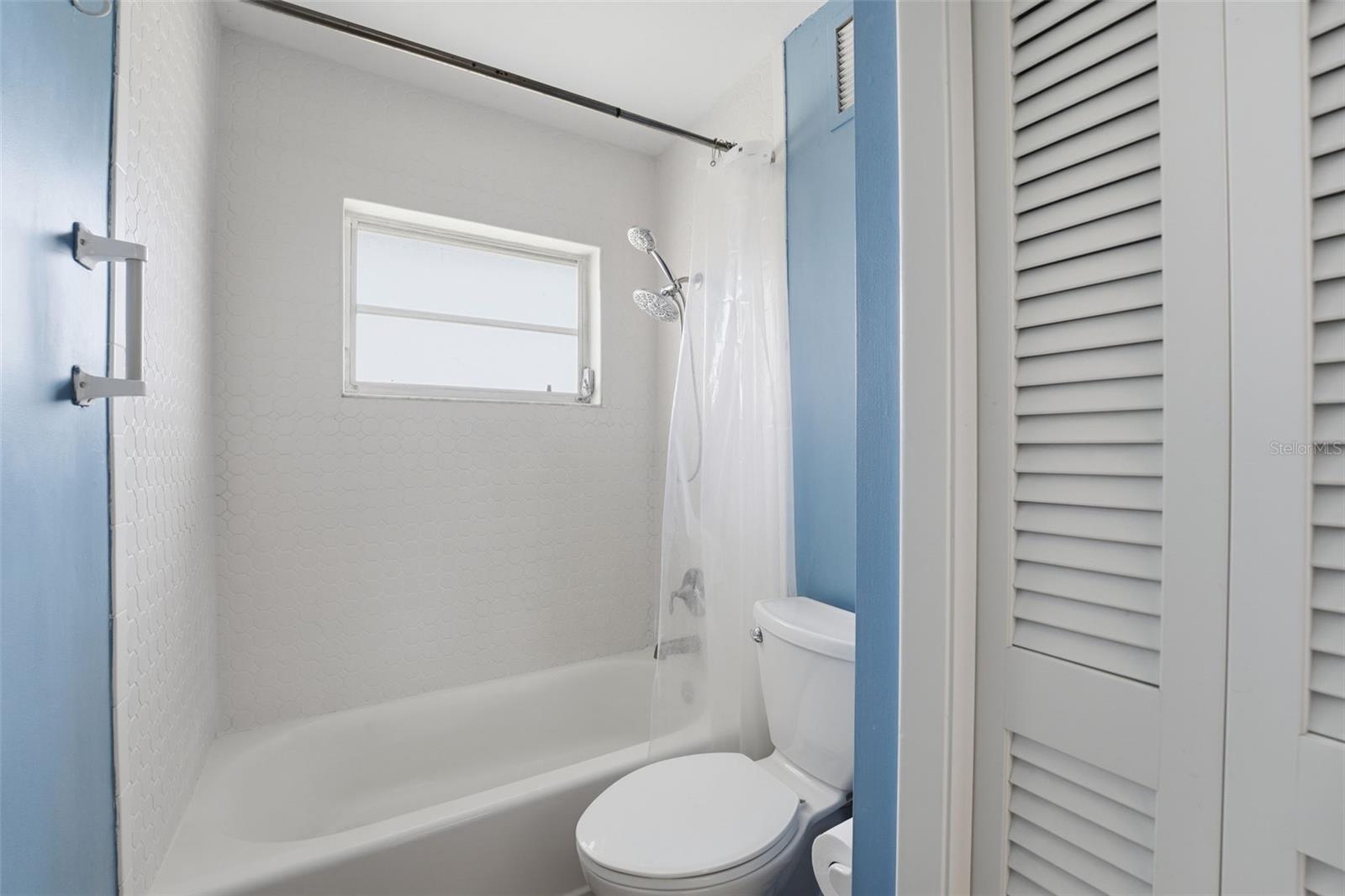 Image 16 of 40 For 1641 Mackintosh Boulevard