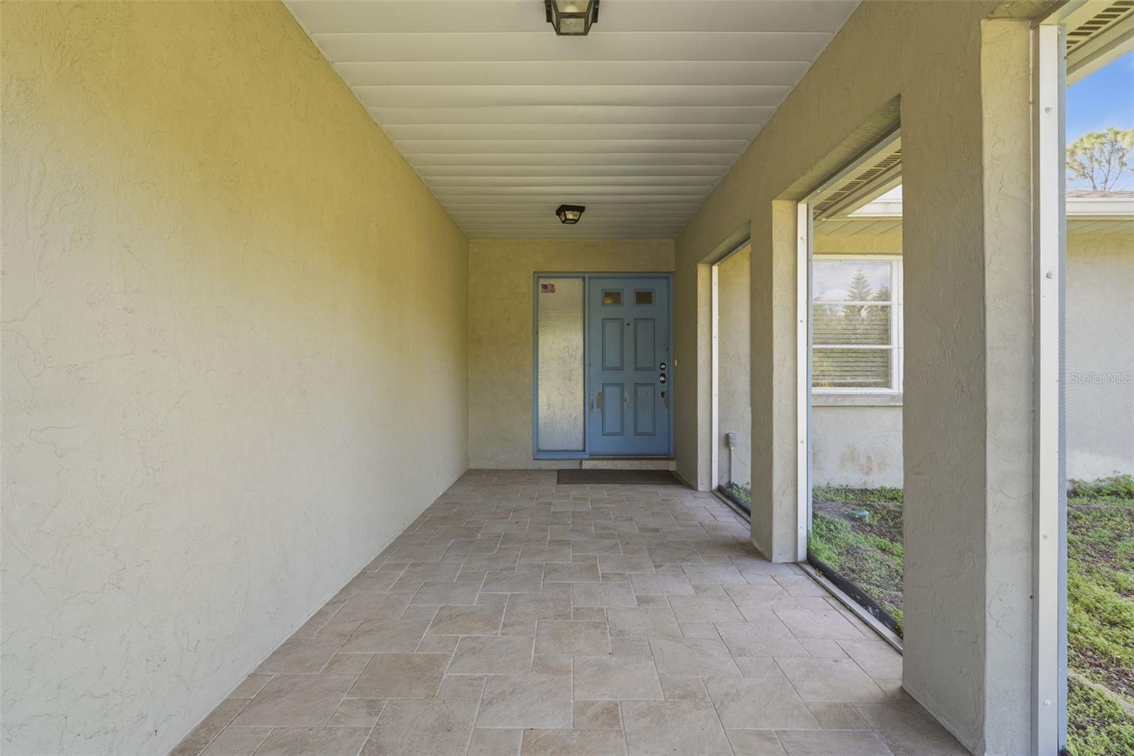 Image 2 of 40 For 1641 Mackintosh Boulevard