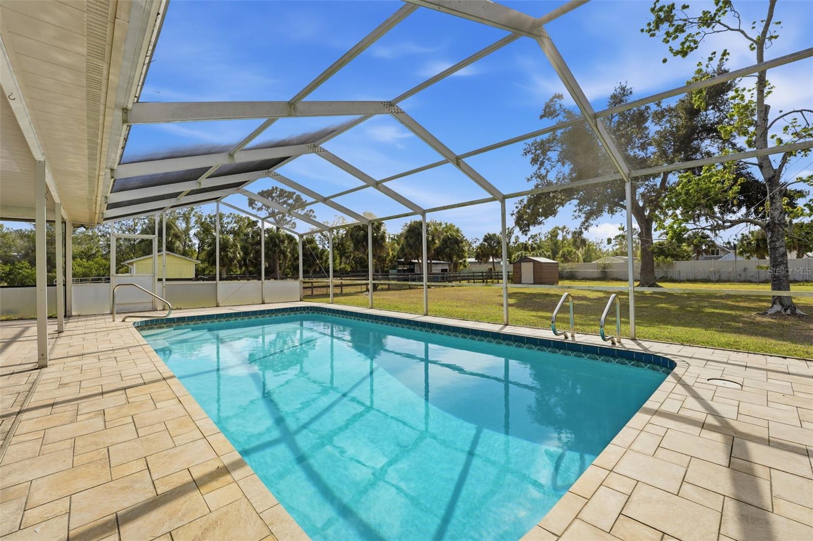 Image 27 of 40 For 1641 Mackintosh Boulevard