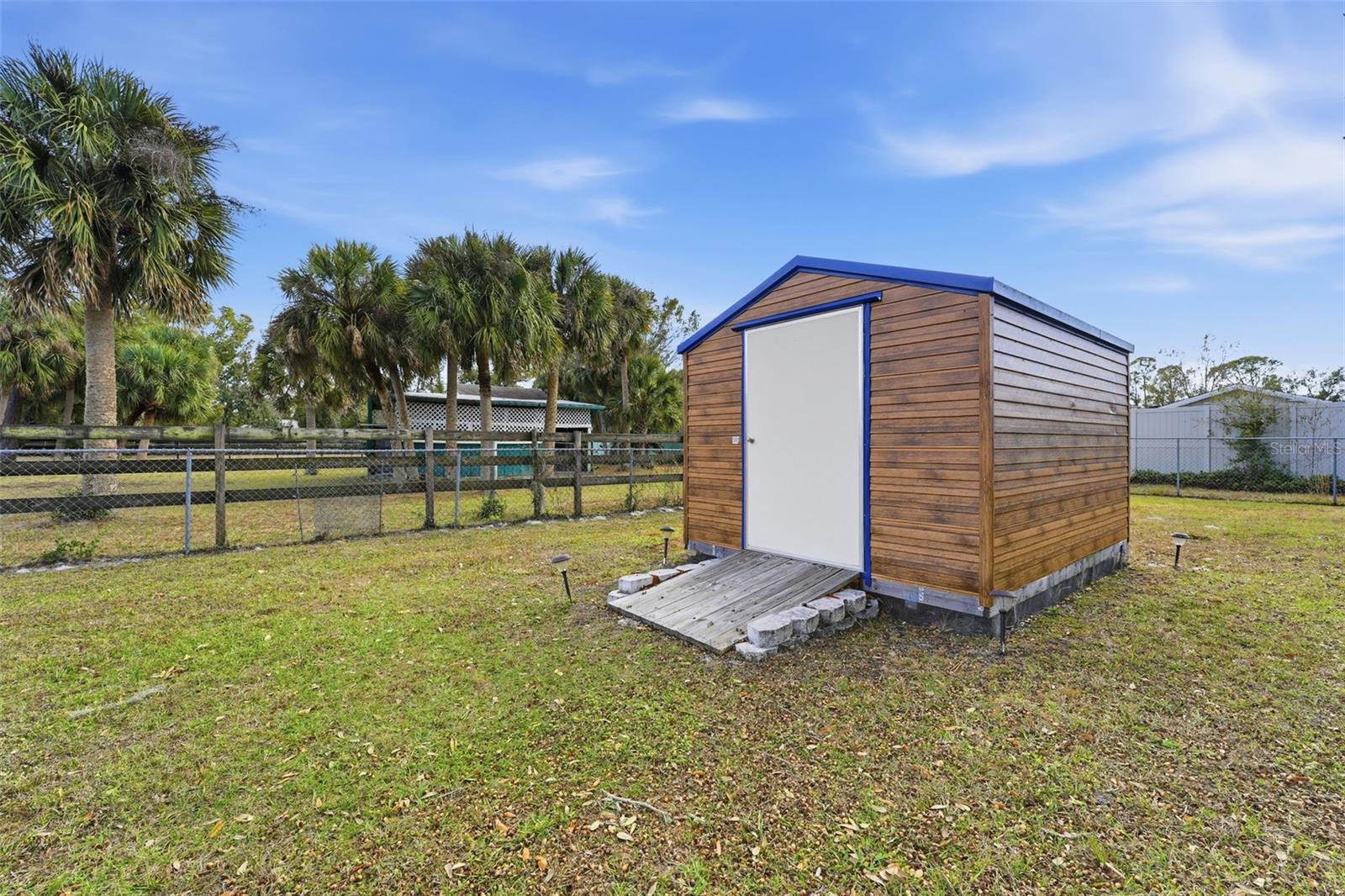 Image 31 of 40 For 1641 Mackintosh Boulevard