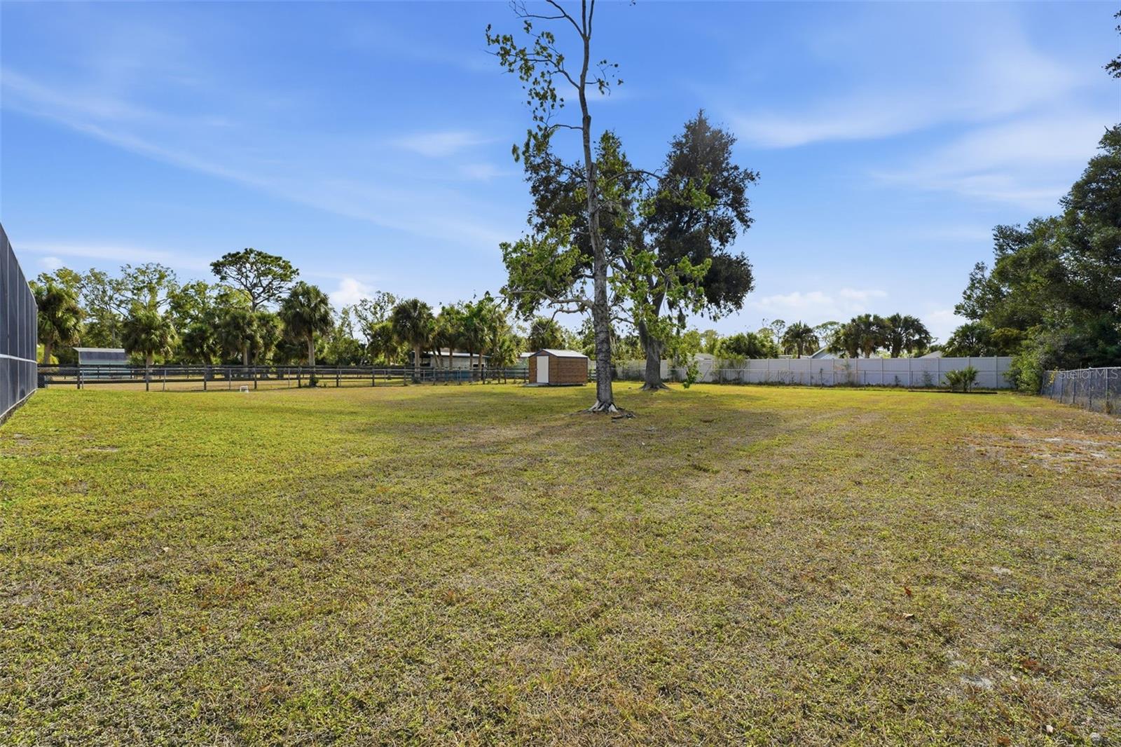 Image 33 of 40 For 1641 Mackintosh Boulevard