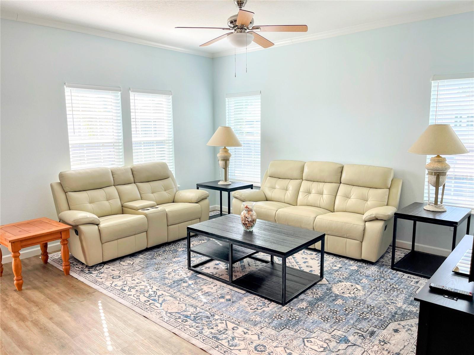 Image 2 of 27 For 612 Carefree