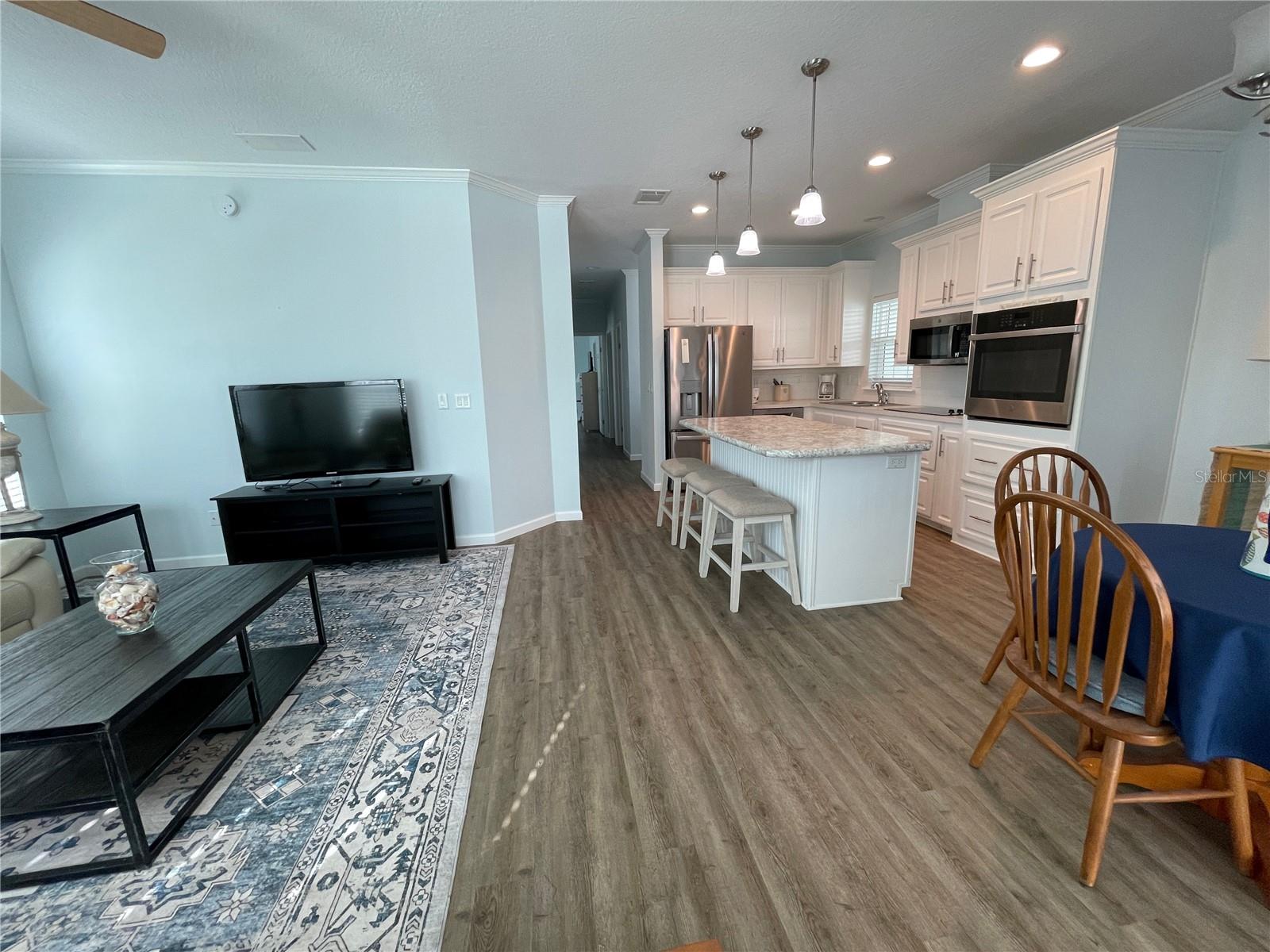 Image 3 of 27 For 612 Carefree