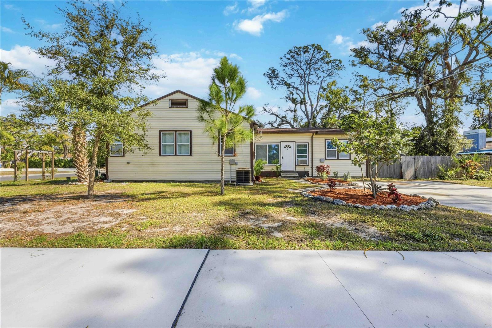 Details for 1919 12th Avenue W, BRADENTON, FL 34205
