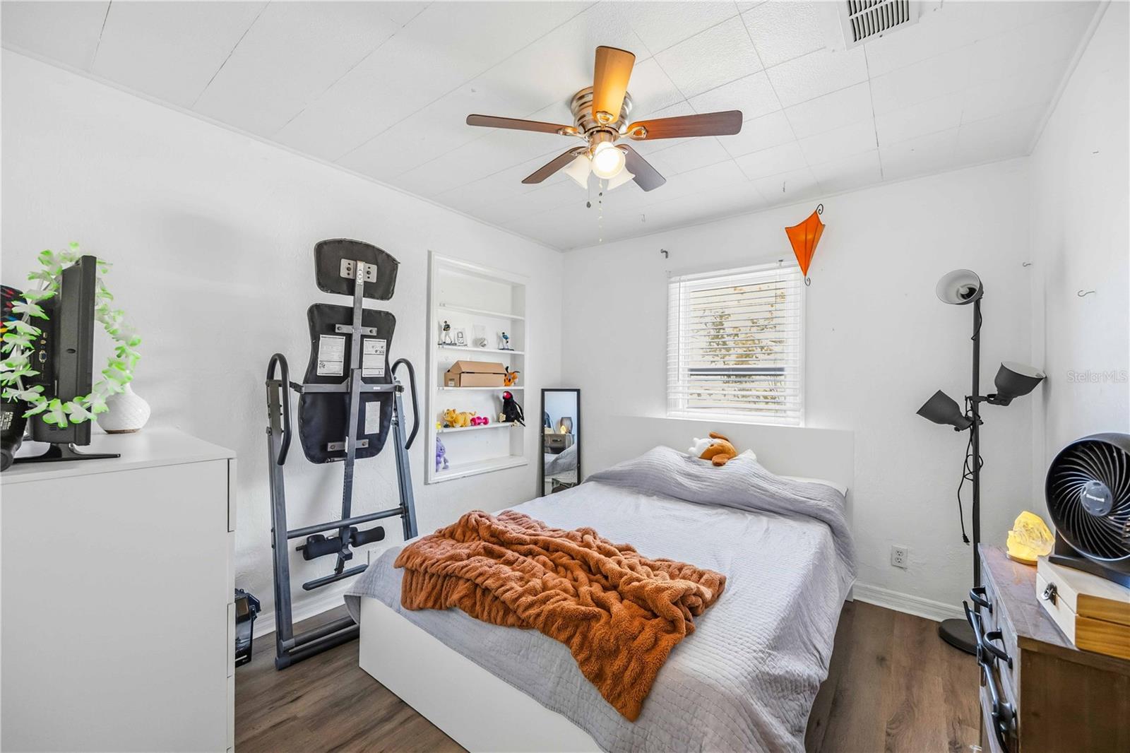 Image 12 of 32 For 1919 12th Avenue W